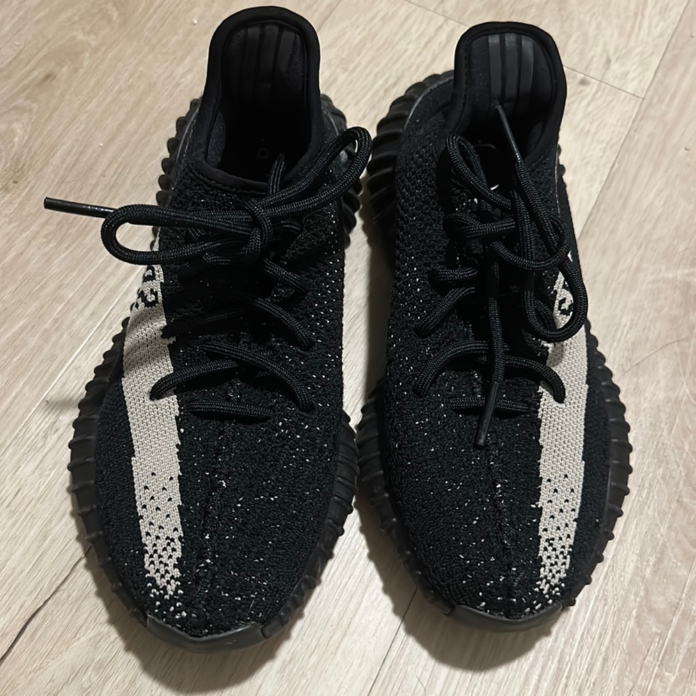 Yeezy Boost 350 OREO black with beige stripe